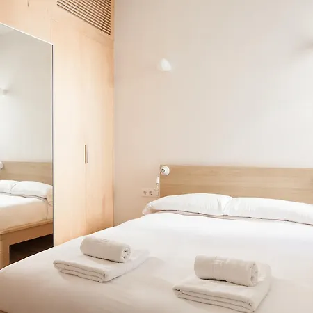 Apartment Pere Iv - New & Modern Close To