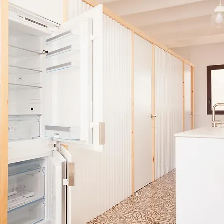Pere Iv - New & Modern Close To *
